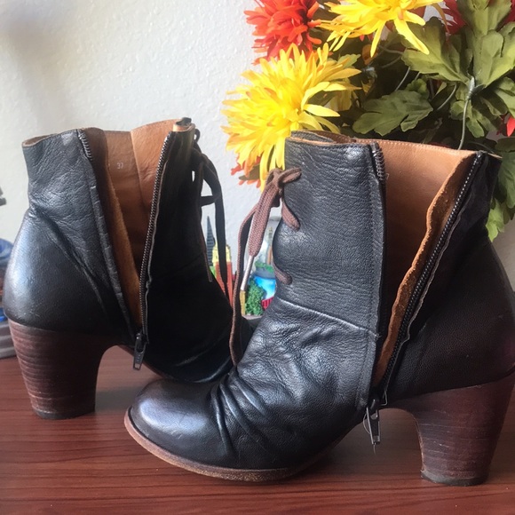 CHIE MIHARA LEATHER HEELED ANKLE BOOTS - Picture 9 of 16